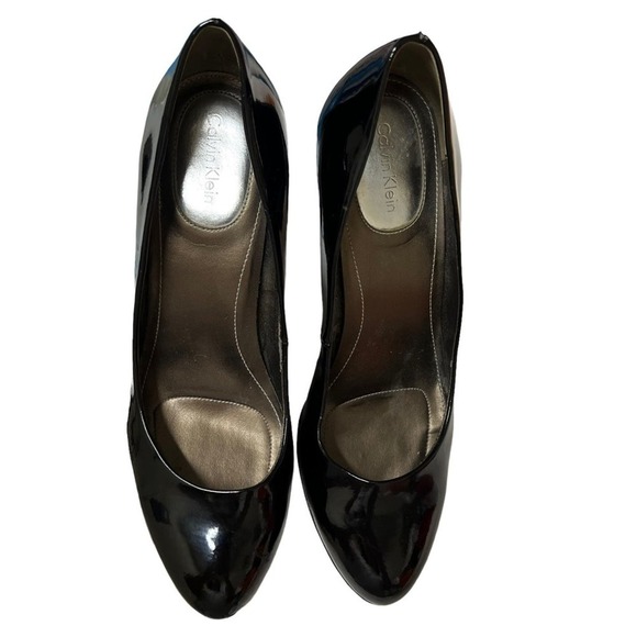 Calvin Klein Olive Classic Black Patent Leather Pumps Size 8.5 - Picture 2 of 9